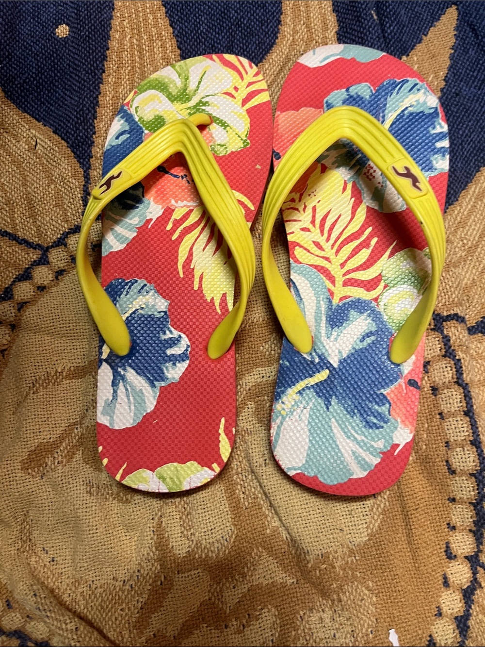 Y2K Hollister flip-flops size 10